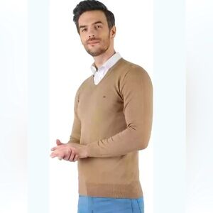 Men's Large Tommy Hilfiger V-
Neck Sweater